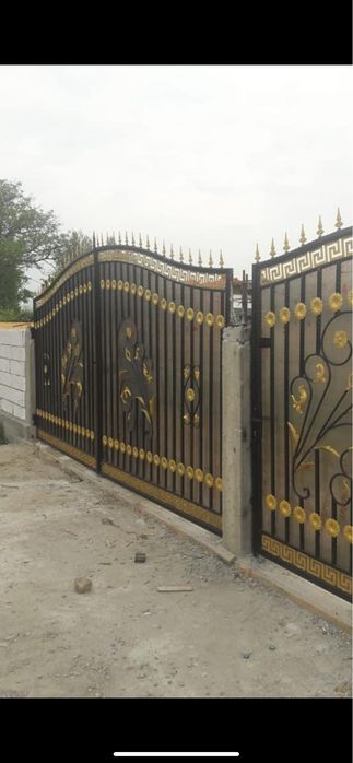 Porti metalice din tabla decupat fier forjat tip jaluzea