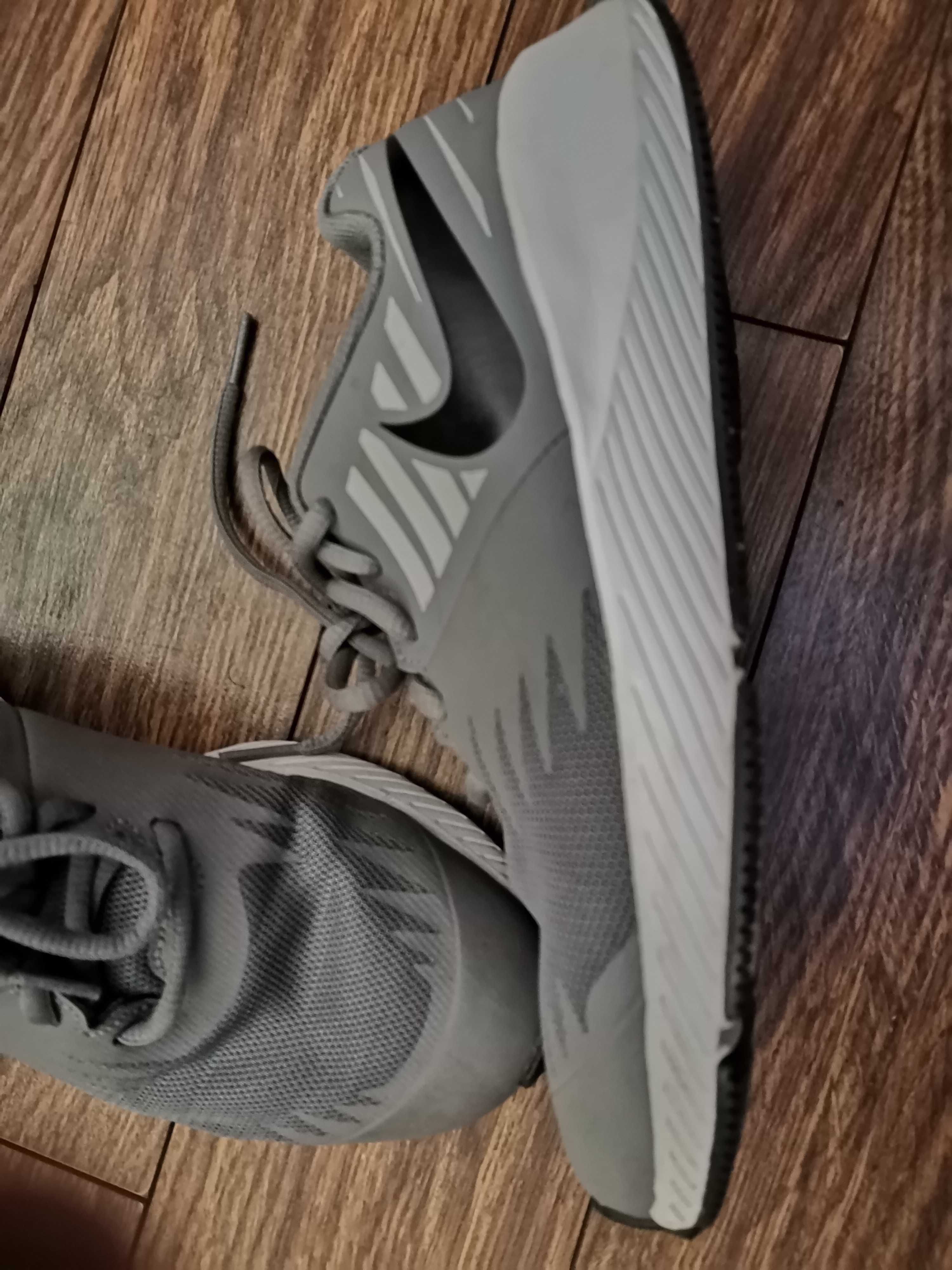 Маратонки  Nike /38.5 номер