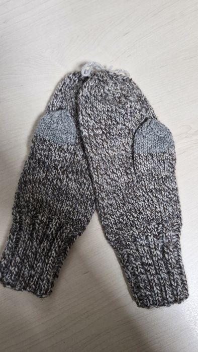 Set.sosete si manusi tricotate