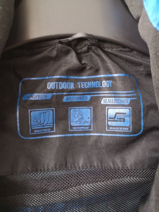 Vând haină impermeabilă mărimea (M-L)