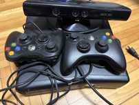Xbox 360 cu kinect si doua controlere, fara cablu de alimentare
