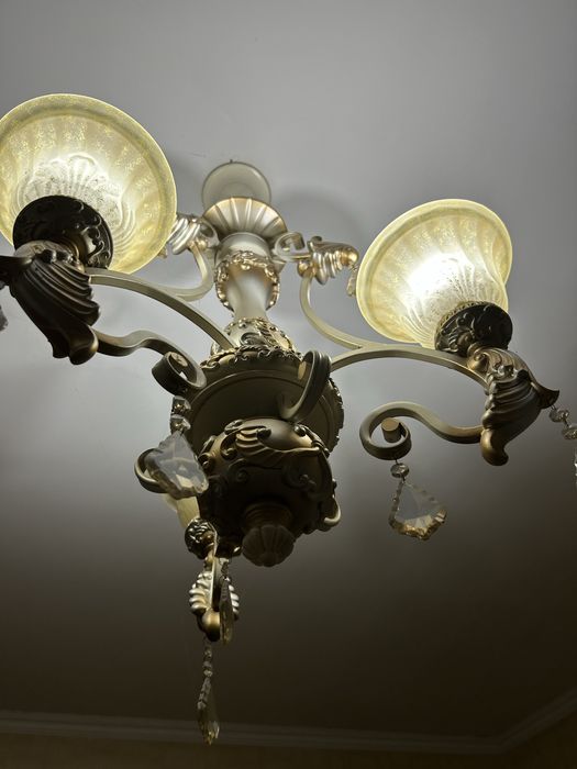 Продается люстра