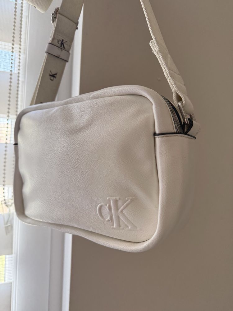 Calvin Klein чанта