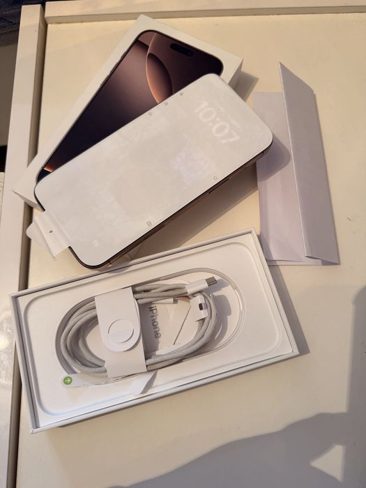 Айфон 16 про макс 256гб цвет золото