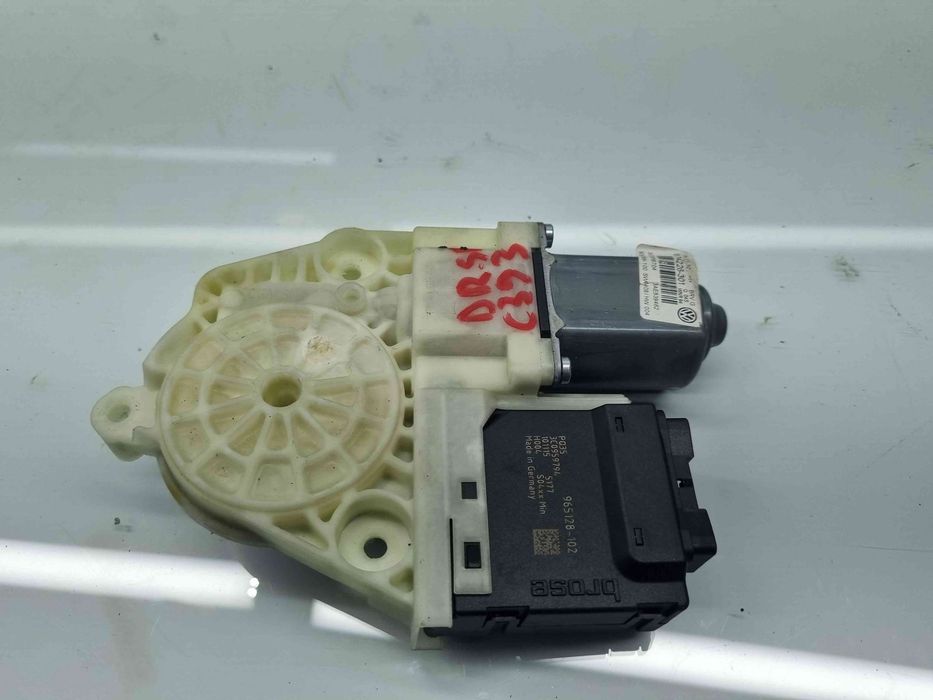 Motoras geam dreapta spate Volkswagen Passat B7 (362) [Fabr 2010-2014]