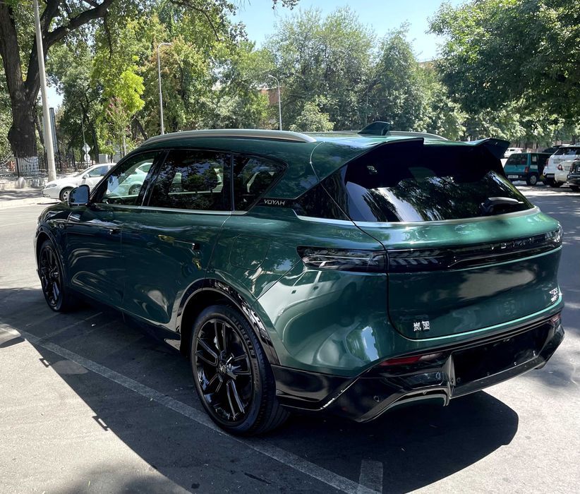 Voyah Apollo Tech 2024 — идеальное состояние | Гибрид | Зеленый цвет