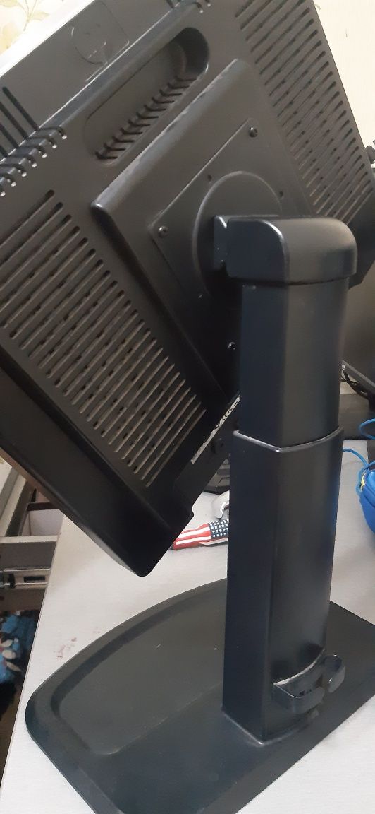 Monitor hp1955 zor xolatda