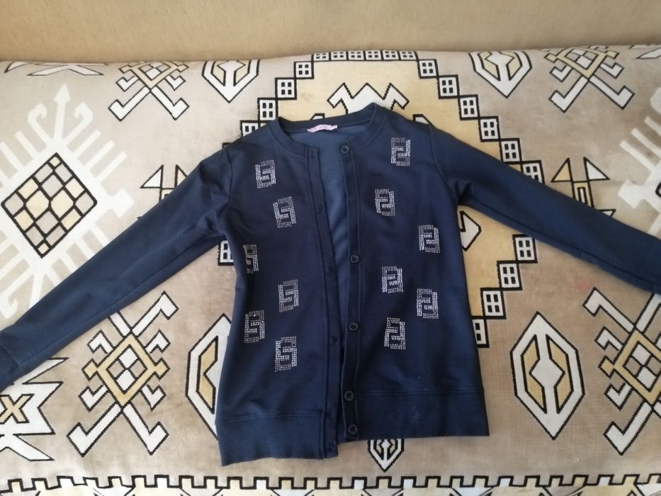 Продам школьную одежду