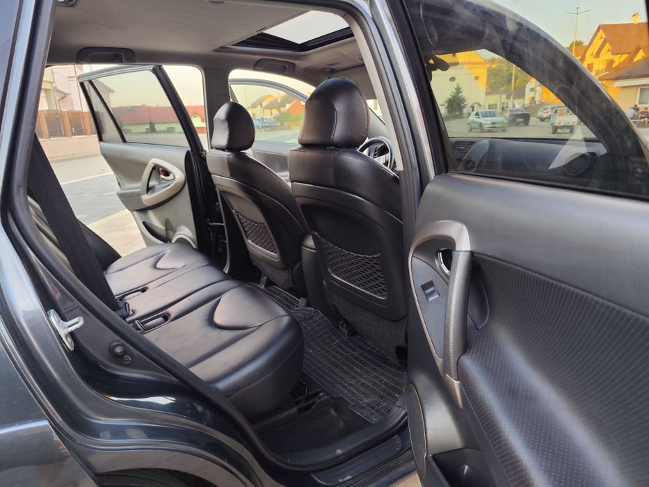 Vând Toyota RAV4 4x4 2.2 TDI cp 177