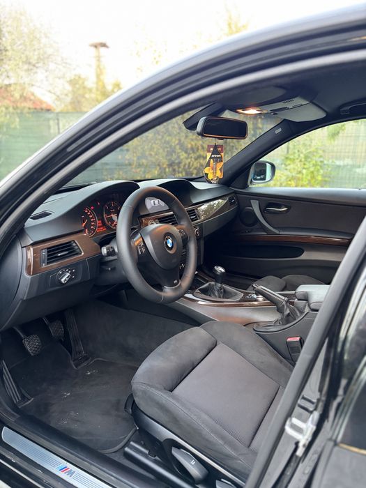 Vând bmw seria 3 e90 facelift