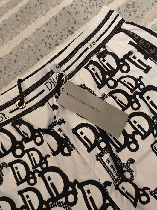 Pantaloni scurti Dior albi