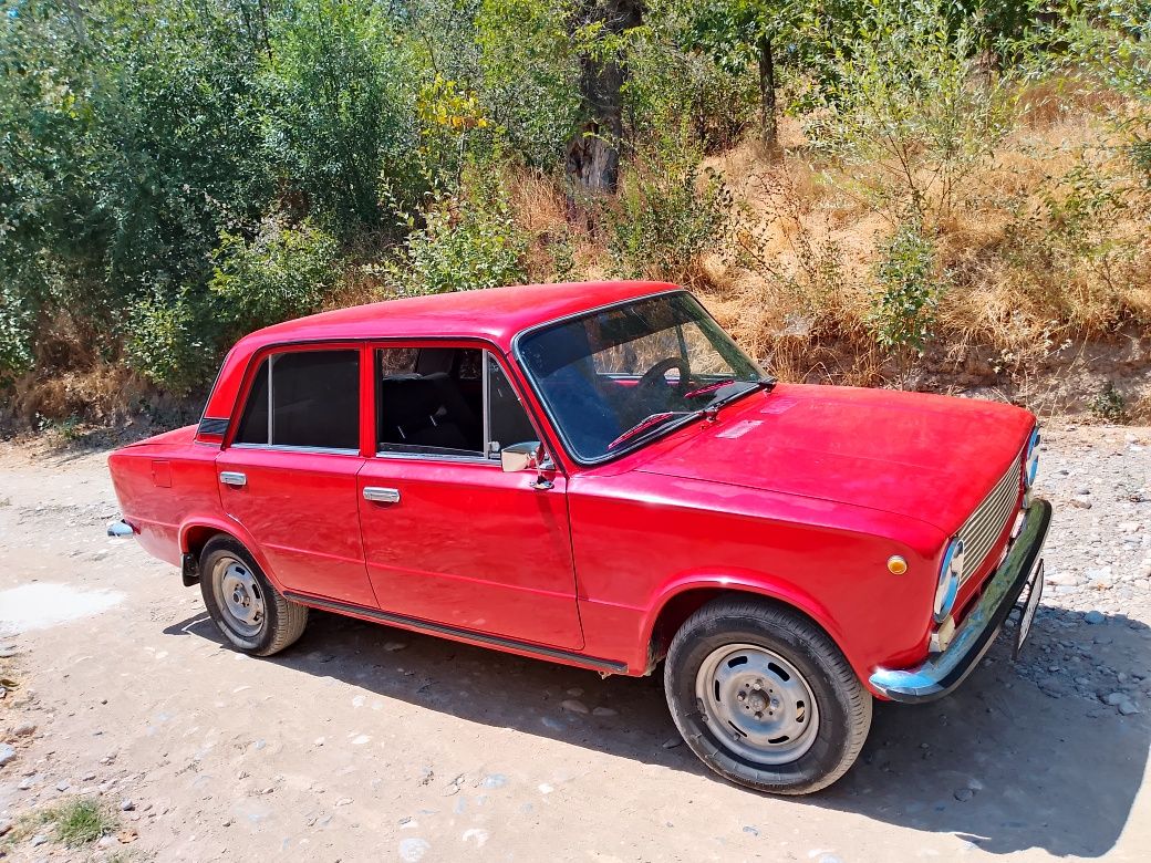 Vaz lada 2101 sotiladi