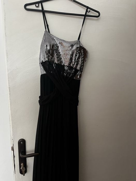 Продават се само веднъж са носени  който желае да пише налично жела