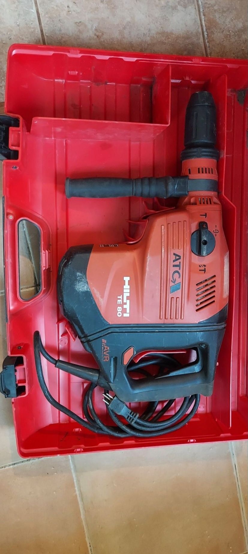 Hilti ТЕ 80-ATC/AVR ударно пробивна машина
МАШИНА Професионална Оригин
