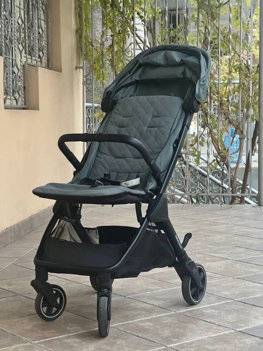 Продается детская коляска Easywalker