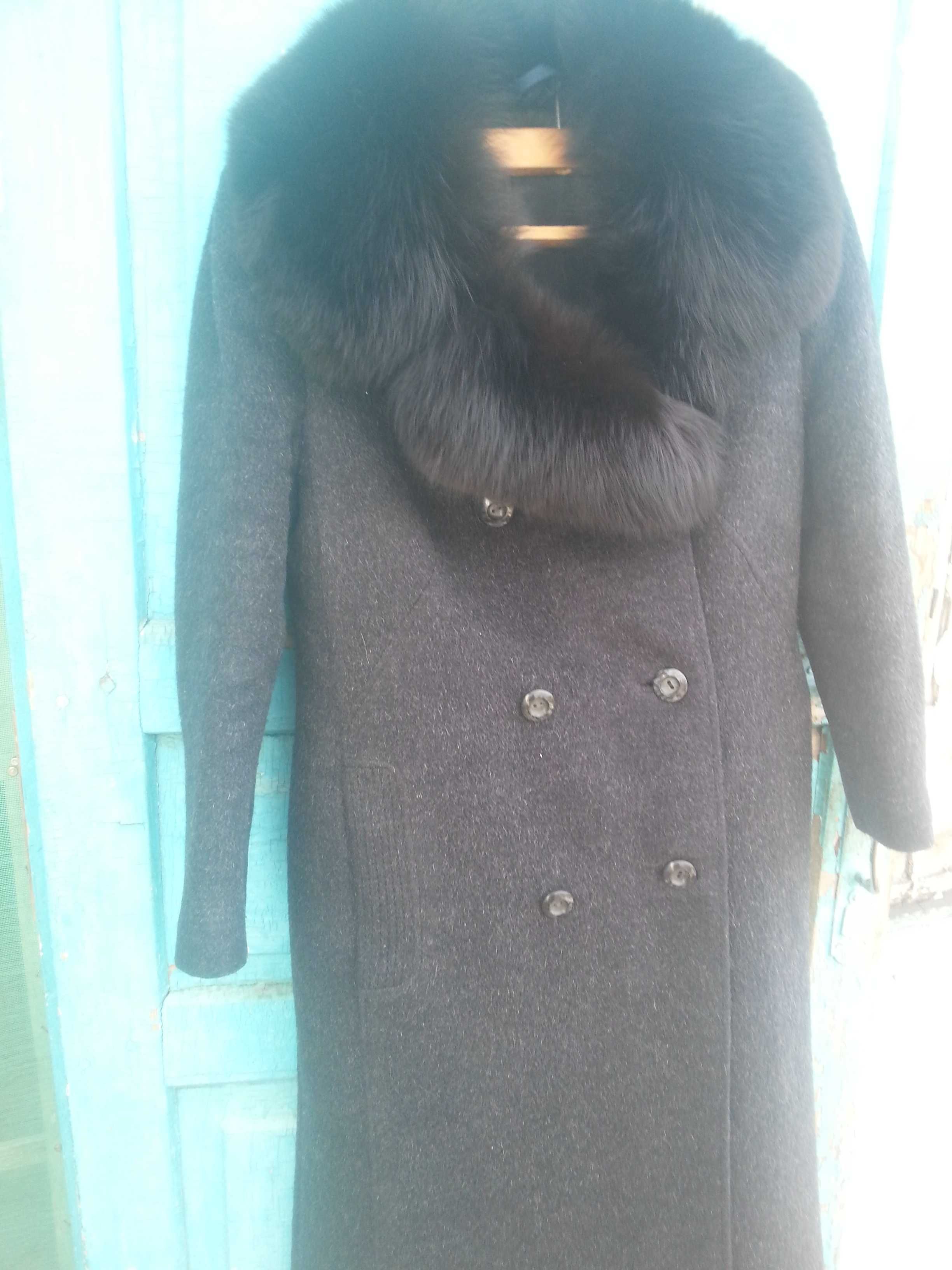 Пальто зимнее с мехом на пуговицах 44-46