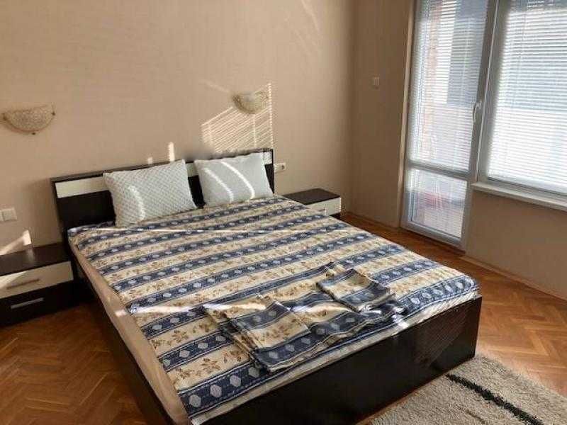 Тристаен обзаведен апартамент в ж.к. Лазур