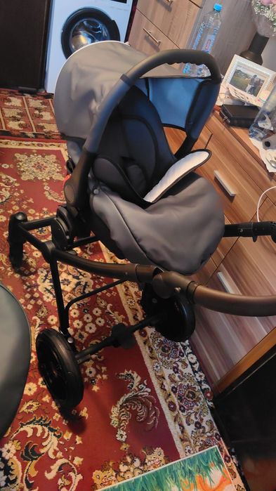 Vând cărucior Krausman 3 in 1