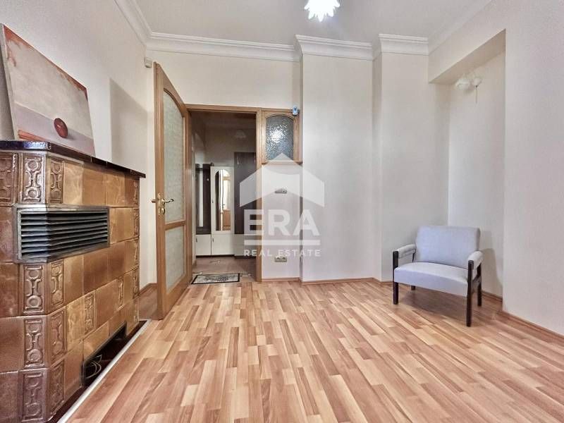 Дава се под наем Тристаен апартамент в София, Център - 101 кв.м за 800 € - Снимка #3