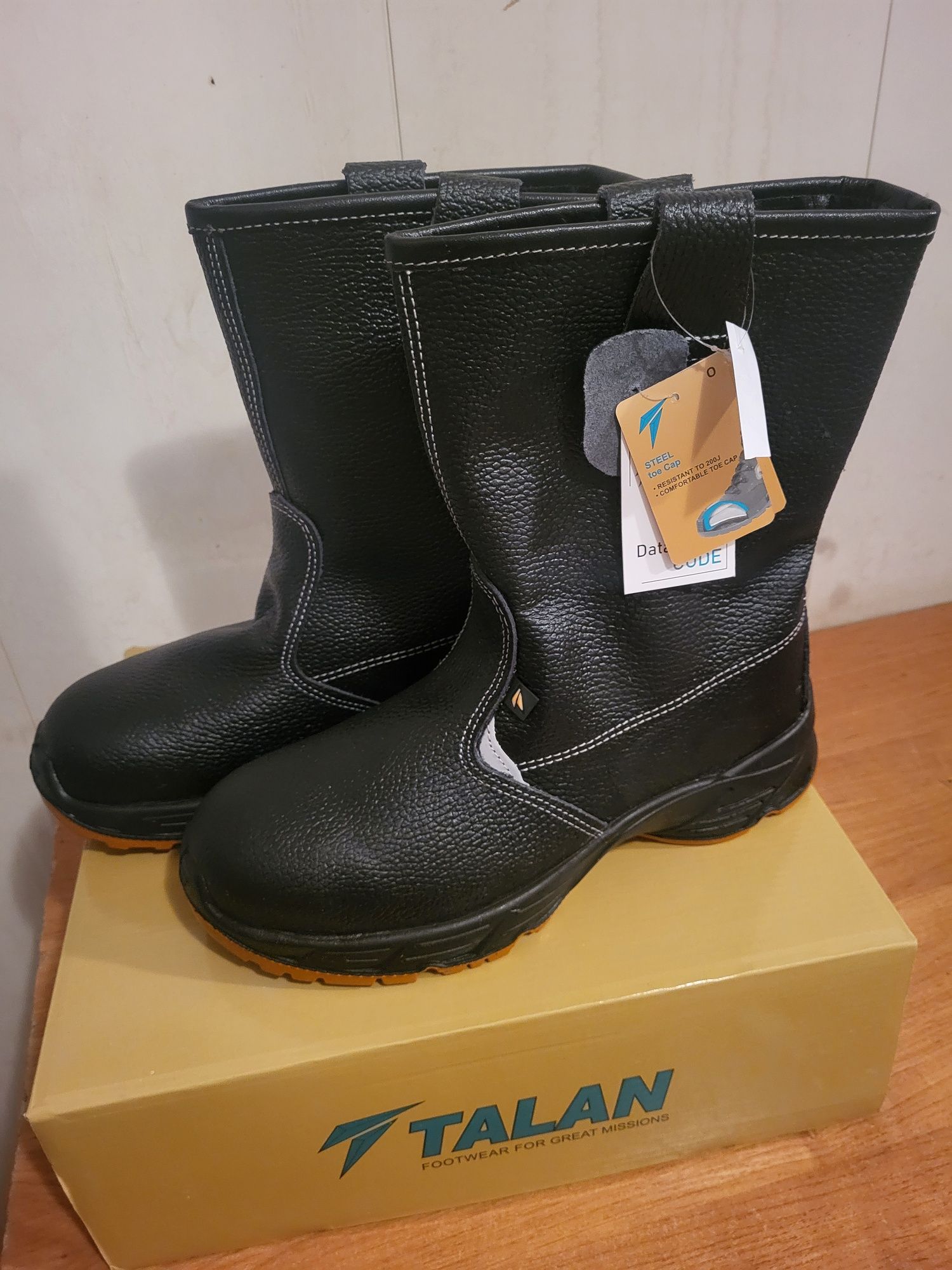 Продам спец сапоги