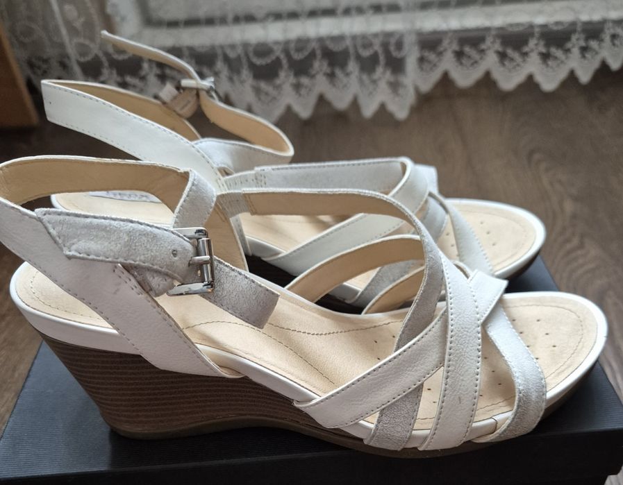 Женские сандалии на танкетке.  40 размер.