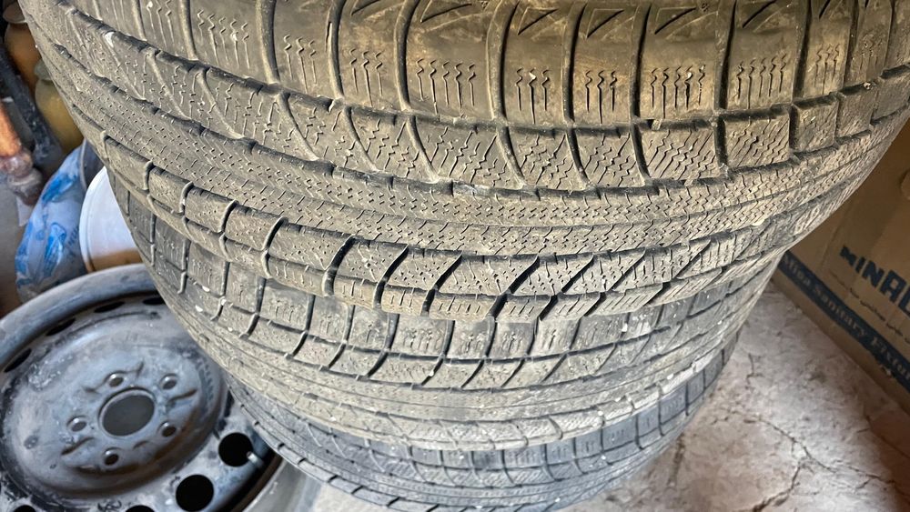 Продам балоны  трианжл зимние от камри