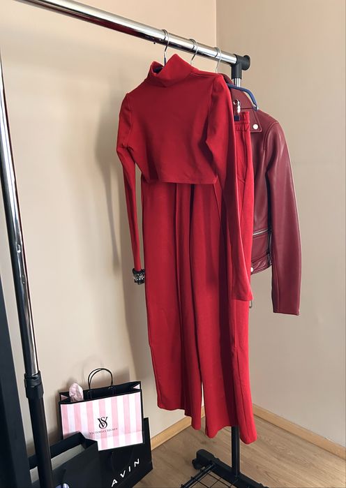 Спортно- влегантен сет на марката Vincit