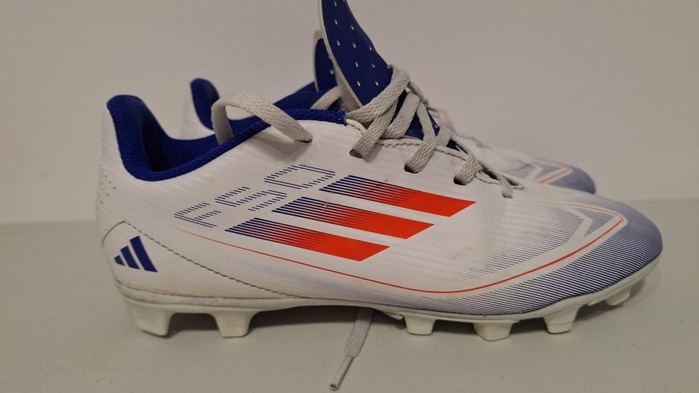 Ghete fotbal adidas F50 marimea 38.5