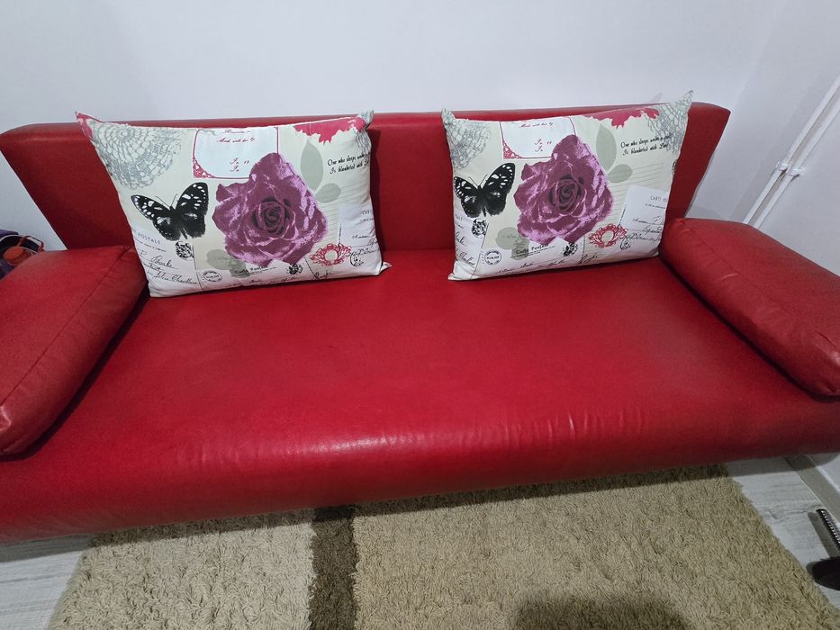 Vând canapea extensibila utilizata imitație piele