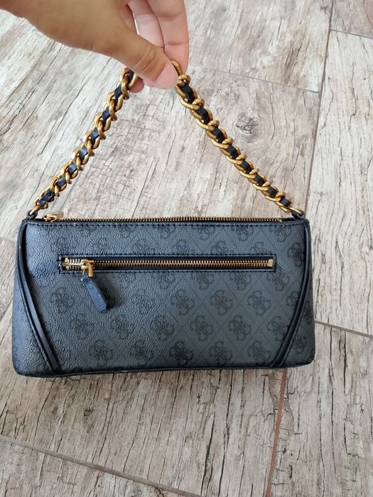 GUESS.      Izzy Crossbody Top Zip Coal Logo