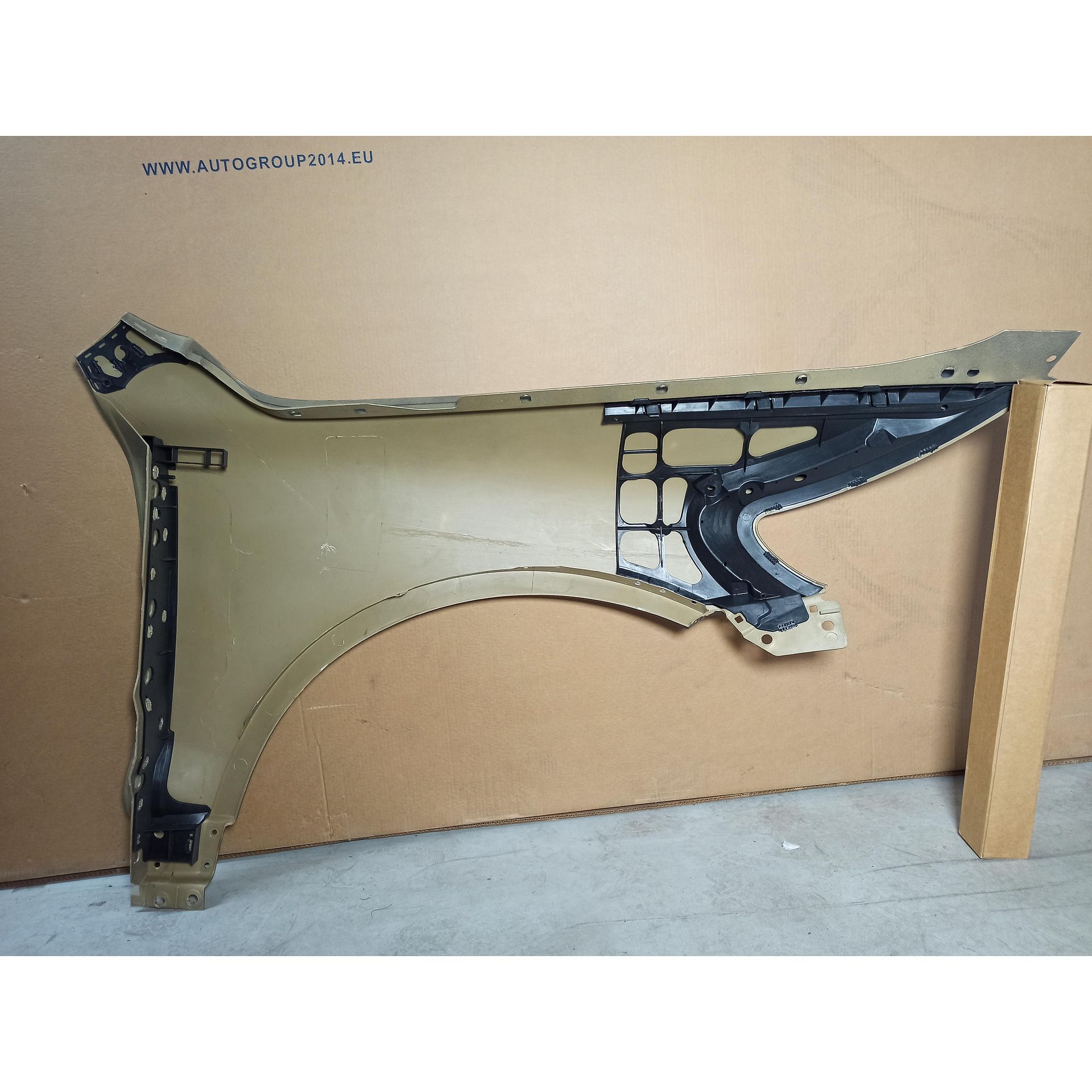 Преден ляв калник за vw touareg 7l - 7l6821101k