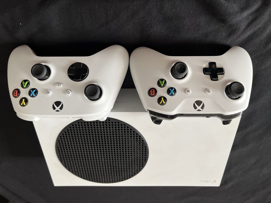 XBOX S Series + 2 controlere