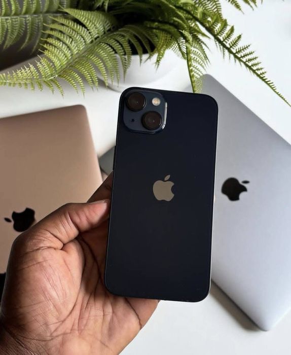 iPhone 13 black cu 93% Bateria