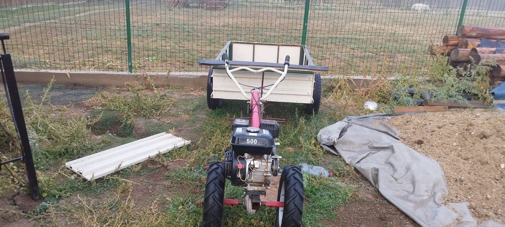 Motocultor cu remorcuta
