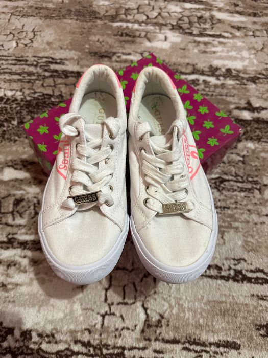 Обувки Guess розови