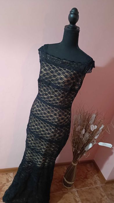 Rochie elegantă din dantelă neagră, lungă, tip sirenă