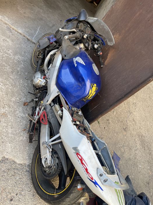 Honda cbr 600 f4 avariat