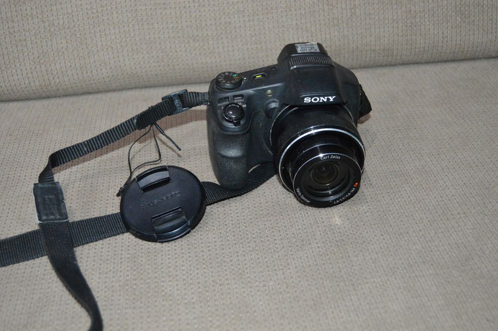 Sony Cyber-shot DSC-HX200V 18.2mp 30x optical zoom