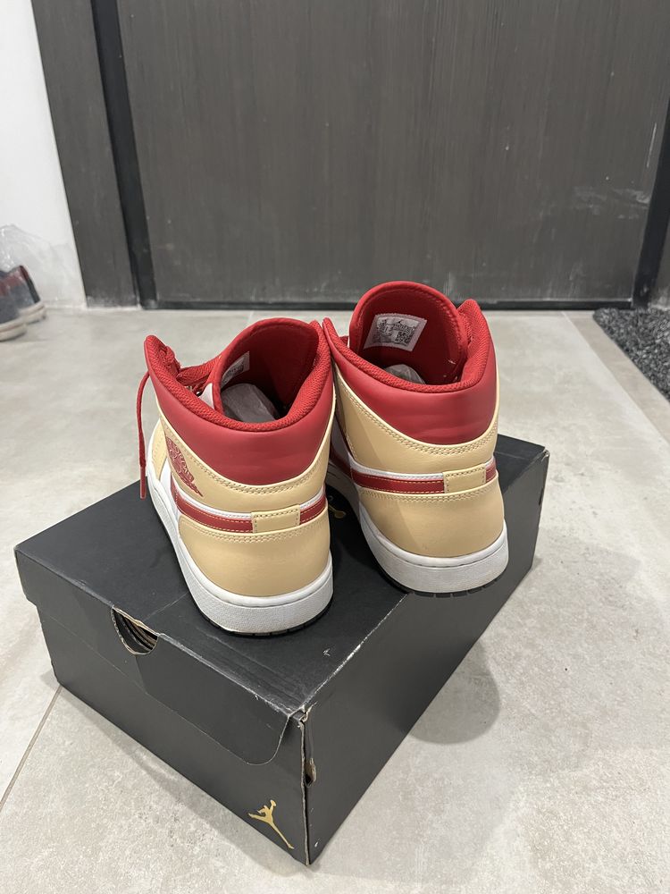 Обувки AIR Jordan 1 MID Beige Red