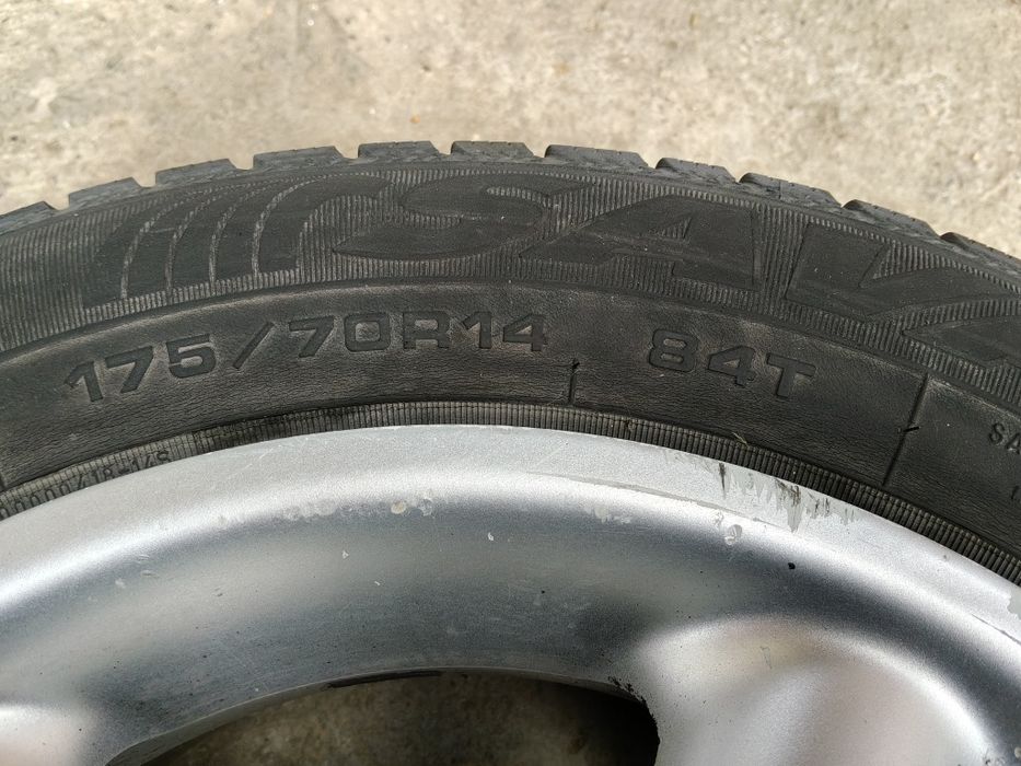 Зимни гуми с джанти 14 ки 4х100мм.- 440лв.