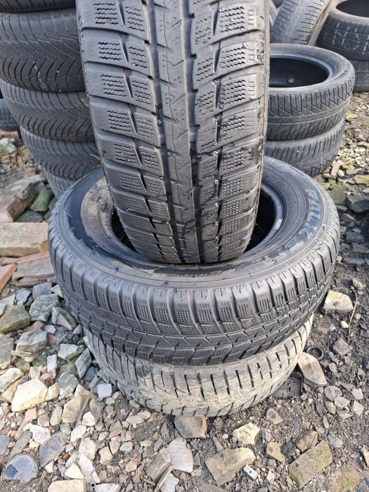 Vand 2 anvelope 205 65 15 falken iarna bune
