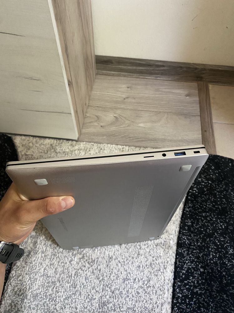 Vand laptop Samsung book 2