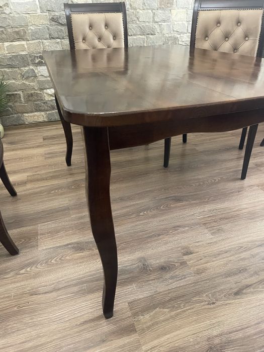 Масивна трапезна маса от естествено дърво