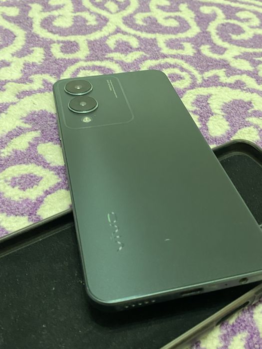 Vivo Y17s почои новый