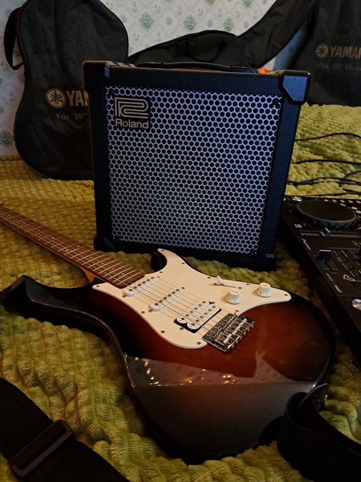 Электрогитара, комбоусилитель, звуковое оборудование