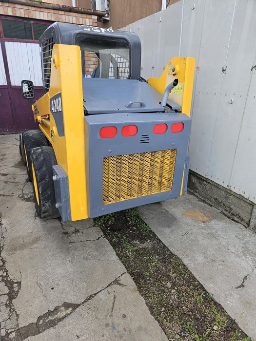 Închiriez motostivuitor ,miniexcavator, Miniincarcator.