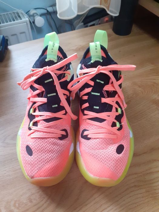 Bascheți/ adidasi baschet