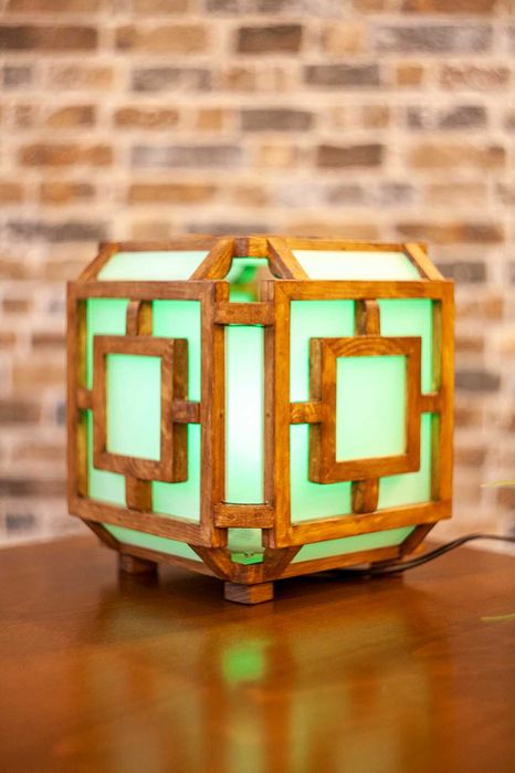 Декоративна дървена лампа ръчна изработка