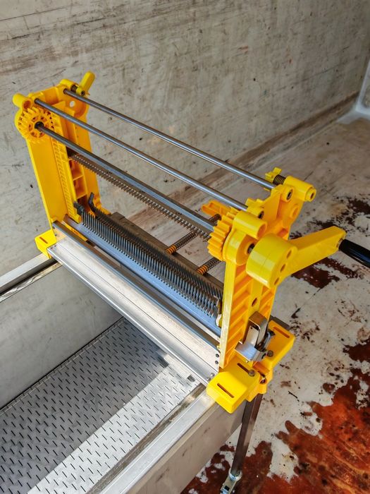 Ръчна машина за разпечатване на пчелни пити