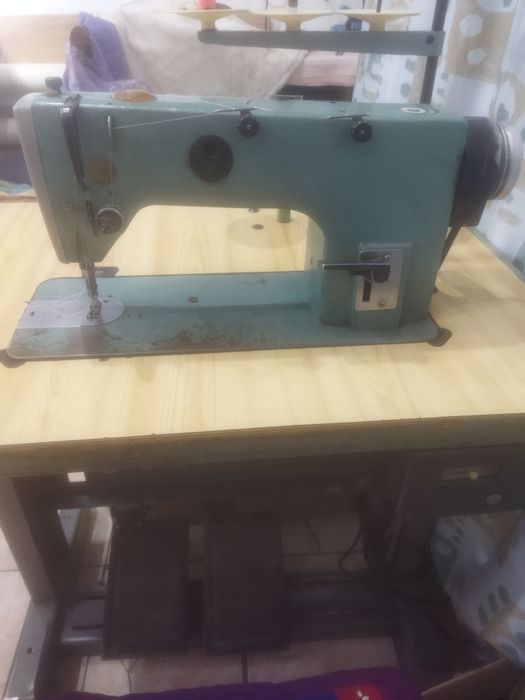 Продам швейную машину